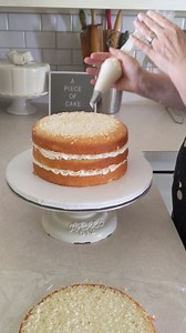 White almond cake with buttercream filling #apieceofcakebydolores #rockwalltx #dallastx #heathtx #rockwallsmallbusiness #homebakery #fatetx #cakedecorating #cakereels #smallbusiness | A Piece of Cake