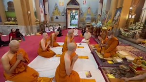 American students get their heads shaved in India as they 'become' Buddhist monks for short period of time