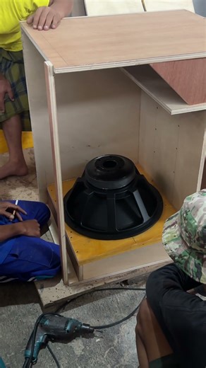 18 inch subwoofer speaker position test #speakershopping #woodworking #speakerbox