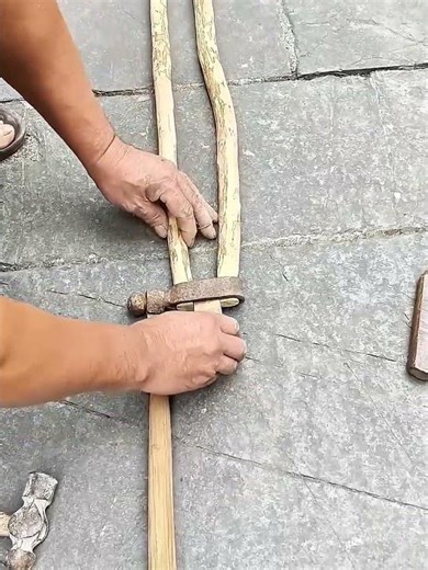 Assembly process of a traditional agricultural implement used for threshing crops