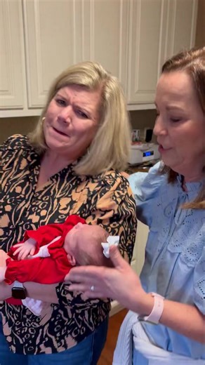 Look at this sweet baby! We made it to MeMe’s Recipes and enjoyed the yummiest Sunday lunch and meeting all of her precious family. Did you guess correctly? Mama Sue’s Southern Kitchen Home with Mama Sue | Miss Annie's Home Kitchen