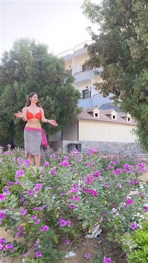 A little improve Drum Solo on the Red Sea 🌊🌅@crazynightsfestival with @acorbake and @hamadasayed_official 🥰#sadiebellydance #sadiemarquardt #bellydance #darbuka #bellydanceshoutout | Sadie Marquardt