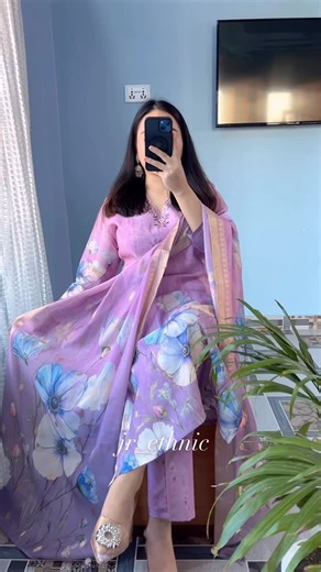 Jr ethnic on Instagram: "🌸🌸 Fabric: Silk Size:38,40,42"