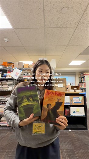 love being a library volunteer #library #librarybooks #books #booktube #volunteer #publiclibrary