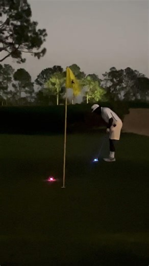 Ever seen a golf ball light up at night. Play 18th hole with me at night. #golf #golfswing #golfer