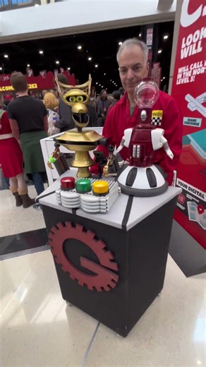 Gambit’s first time attending ‪@c2e2‬ DID NOT disappoint!