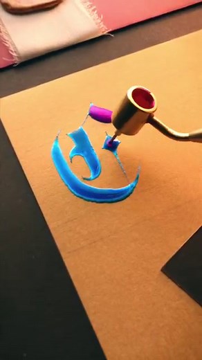 Comment a word using the letter "C" 😀 Tools and Materials used: • Speedball C-0 nib with straight holder • Oriandcalli Peacock blue and Magenta Pink metallic inks • Oriandcalli Gold paper • Oriandcalli Fluid writer pen #calligraphybypriyansh #calligraphy #lettering #art #calligraphylettering #artwork #calligraphymasters #calligraphyart #letteringart #artvideo #artistic #keepwriting #script #blackletter #gothiccalligraphy #metallicpaint #metallicink #gold | Calligraphy By Priyansh