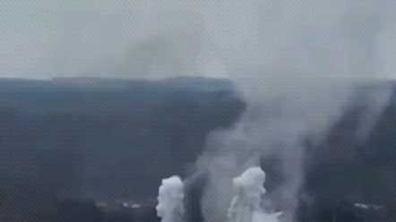 美援武器真历害！实拍美援无人机引爆了多座俄军弹药库，场面火光冲天！