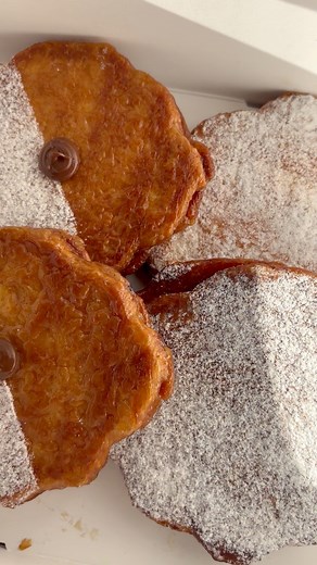 The croissant you know and love just got a whole lot CRISPIER. Try our new Croissant Crisps filled with rich Nutella or Raspberry inside.🥐 | Paris Baguette