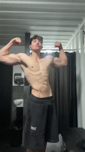 Jake Harwood (@jakeskipschest)’s videos with Originalton - user08754784515