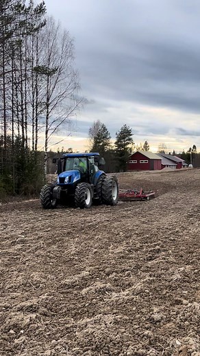 New Holland -traktorin karhimisen aloitus | Nyykkärisen olla pitää