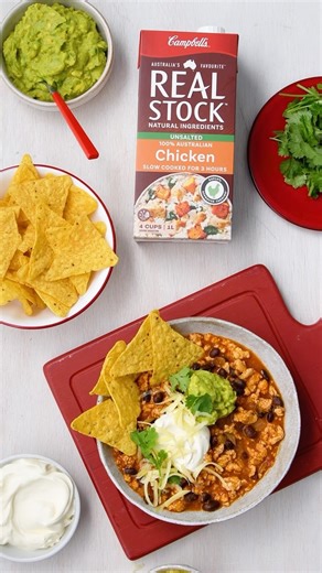 ✨ Campbell’s Chicken Chilli Con Carne✨ Elevate your chilli game with our 3-step Chicken Chilli Con Carne! Made in just 30 min with Campbell’s Real Stock Chicken Unsalted, this vibrant dish combines chicken with the bold flavours of classic chilli 😋 The perfect mid-week dinner that costs less than $5 per serve. Prep time: 5 min Cook time: 25 min Servings: 4 Ingredients 500ml Campbell’s Real Stock Chicken Unsalted 2 tbs olive oil 2 medium-sized brown onions, chopped finely 750g chicken mince 140g