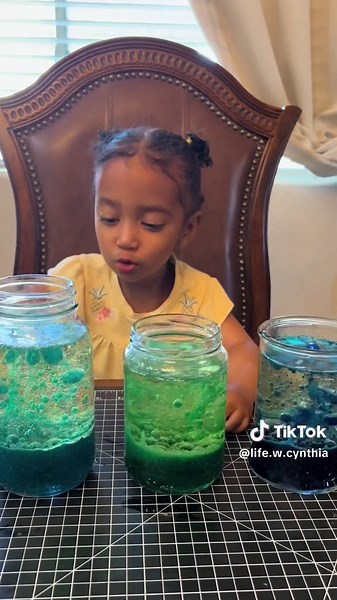 Earth Day science experiment! 10/10 my toddler highly recommends 🌎 To a jar add 2/3 full of oil Fill the rest of the jar with water Add drops of food coloring (don’t mix) Then add your alka-seltzer and watch the chemical reaction 😍 #earthday #scienceexperiment #scienceforkids #scienceathome #stemlife #stemeducation #homeschool