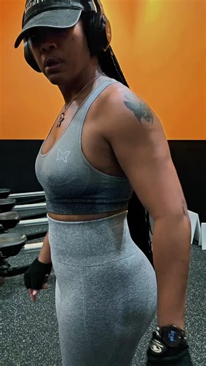 Staying focused this Sunday… on my health, my heart, and the future I’m building ❤️ If you’re staying focused on YOU this week, drop a ❤️👇🏽 We protecting our hearts AND our peace. #HeartMonth #FitOver50 #HeartHealth #WomenWhoLift