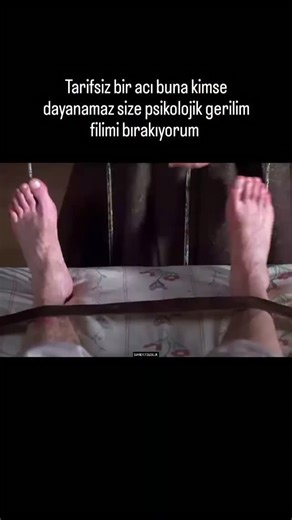 sahneyeyolculuk on Instagram: "🎬 Misery (1990) Ünlü yazar Paul Sheldon, geçirdiği bir kazadan sonra kendisini kurtaran hayranı Annie’nin evinde mahsur kalır. Ancak Annie’nin sevgisi kısa sürede tehlikeli bir takıntıya dönüşür. Psikolojik gerilim dolu bu Stephen King uyarlaması, unutulmaz bir hayatta kalma mücadelesi sunuyor. 📺 Nereden izlenir? Amazon Prime Video (kiralama/izleme seçenekleri) #Misery #FilmÖnerisi #PsikolojikGerilim #keşfetteyim 🎥#sahneyeyolculuk"