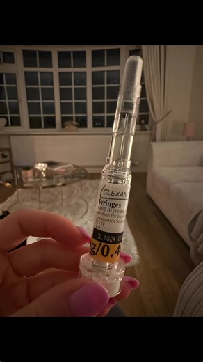 HATED the daily clexane injections in my stomach😩 six whole weeks of these! But doing all the things: Hyperbaric oxygen chambers, and lots of physio! #recovery #recoveryjourney #brokenfemur #injections #nowornever #keepgoing #femurrecovery #oxygenchamber #hyperbaricchamber #oxygentherapy #physiotherapy #healing