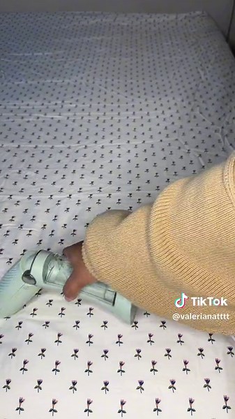 The @Conair power steam travel garment steamer is not only for clothes, but you can also do bedsheets and more! This little tool does it all 🤍 #conair #conairsteamer #steaminghack