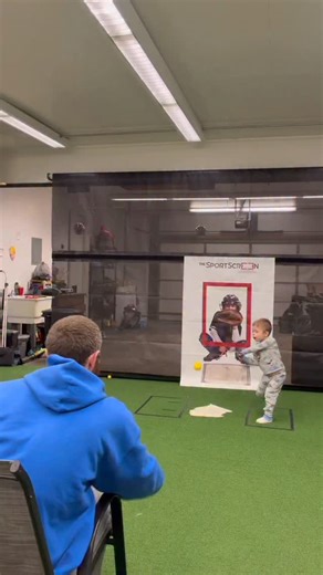 RIGHT IN THE FACE BABY‼️ 👄 Way MASHING with the @aeroswingspeed trainer! 🍍🍍 The pinnaples bring some wind resistance into play right in the middle of the swing. A “heavy trainer” that is safe for Way bc the “heaviness” is just air resistance! 💪💪 Discount code in the linktree in my bio (on IG)💥💥 #youthbaseballdrills #swingtrainer #baseballcoach #batting | Justin Fletcher