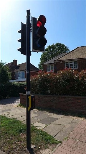 Welwyn Garden City: Digswell Road, PEEK TLED Traffic Lights Puffin Crossing