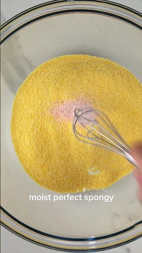 The perfect easy vegan gluten-free cornbread recipe #cornbread #veganglutenfree #plantbasedfolk