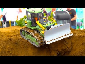 AMAZING RC DOZER AND CONSTRUCTION MACHINES IN MOTION / HEAVY SCALE RC TRUCK ACTION / MB ACTROS