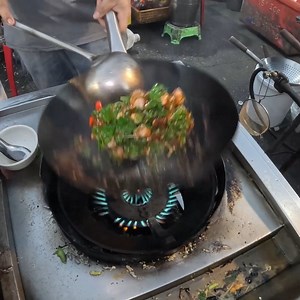 Yummy Fast Fried Cockle With Best Chef | Khmer Food Tour