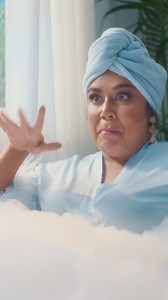 Your sensitive skin will LOVE Venus Deluxe Smooth Sensitive razor, try it now! So SMOOOOOOOTH! | Gillette Venus Australia & New Zealand