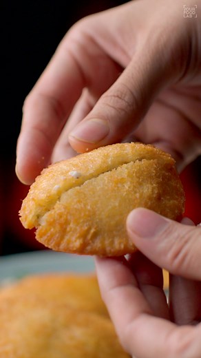 Cheesy Paneer Bread Pockets 😍 I always love to try & create new recipes & this one has its own unique and interesting way of preparation!! Do try this one out soon 🥰 | Your Food Lab