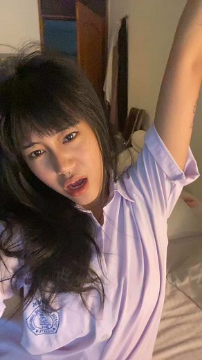 Cozy Bedroom Poses: A Stylish Indoor Lookbook