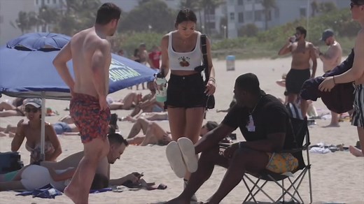 Sitting on strangers laps 😂 #fyp #prank