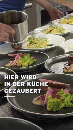 17K views · 183 reactions | Voller Einsatz an Bord von Color Magic. ‍‍ Hier wird mit viel Liebe zum Detail das Dinner zubereitet. Alle Saucen werden übrigens von unseren Köchen an Bord frisch zubereitet – der Prozess dauert teilweise 3 Tage lang.  Hast du ein Lieblingsessen an Bord? | Color Line GmbH | Facebook