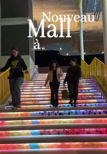 Bowling et karaoké au Centre de jeux WAW