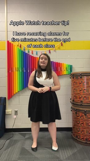 This has helped me out so much to be aware of when class is ending! #teacher #musicteacher #teachertips #applewatch
