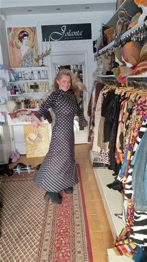 Moters kūno kalba, eisena, laikysena atvirai pasakoja jos gyvenimą...