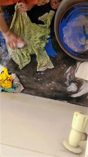 گاؤں میں کپڑے کیسے دھوتے ہیں ۔ #villagelife #dailyvlogs #villagevlog