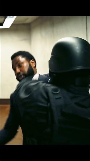 MIND-BLOWING Reverse Fight! ⏳🥊 | 'TENET' Airport Battle Scene