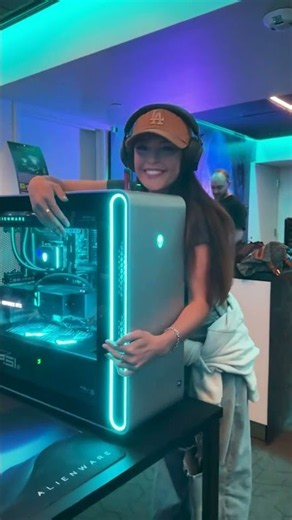 I got a sneak peak of ‪@EXODUSGameOfficial‬ with @alienware! #valkyrae #exodusgame #gaming