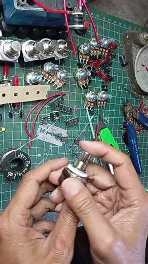 Building guitar effects LIVE