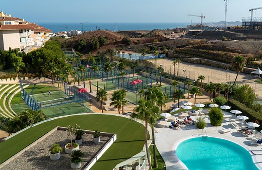 What is Padel Tennis? The Essential Guide (2022) | PadelJoy