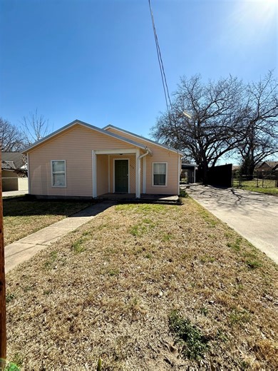 408 E Akard St, Weatherford, TX 76086 - MLS 21192202 - Coldwell Banker