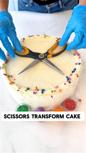 Scissors transform cake #hack #recipe #cake #dessert 🎬 This video was produced by Network Media and Juliette Electrique | The Simple Dish