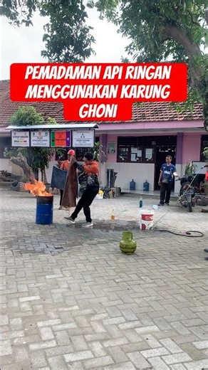 PRAKTEK PEMADAMAN API RINGAN MENGGUNAKAN APAT