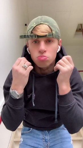 Hilarious Dutch Comedy Sketch Part 2