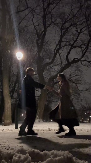 Couple Dancing in the Snow | Trendy Snowman Dance Videos