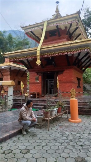 kun Mandir ma Janey.... ho.... yattru...kun Mandir ma Janey ho.........Ai,bye cover song.