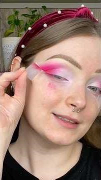 EASY PEPPERMINT EYES!!❤️🍭🍬 #makeup #christmas #makeuptutorial #holiday