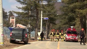South Korean fighter jets accidentally dropped eight bombs on a civilian district, injuring 15 people and damaging houses and a church during military exercises in Pocheon, the Air Force and fire agency said https://reut.rs/41JZNHm | Reuters