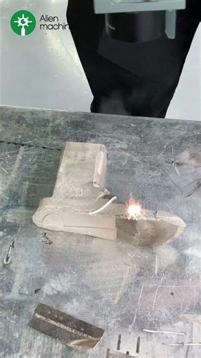 Upgrade Your Factory: Eco-Friendly 300W Pulsed Laser for Footwear Molds 💼
