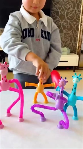 Giraffe Pop Tubes: Colorful Fun for Kids