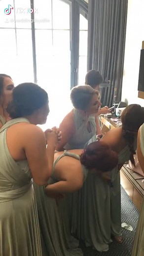 Such a sweet & tender moment between #bride & her dad 🥺 #weddingsbyallie #weddings #wedding #bridesmaids #fyp #foryoupage #xyzcba